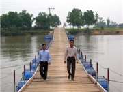 Bóng đá anh, ngoại hạng anh, lịch thi đấu euro 2012, Người dân xây dựng cầu phao đầu tiên qua sông Bến Hải 